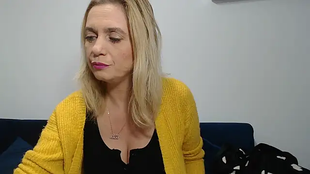 Snapshot of MysticCreature chatting on 12-19-24, 04:23 MysticCreature online show from 12-19-24, 04:23