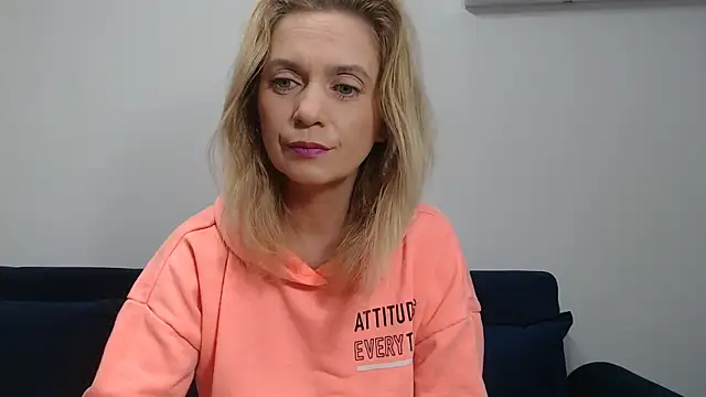 Snapshot of MysticCreature chatting on 02-02-25, 06:15 MysticCreature online show from 02-02-25, 06:15