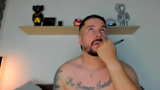 Snapshot of camilo_restrepo21 chatting on 01-27-25, 04:41 camilo restrepo21 online show from 01-27-25, 04:41