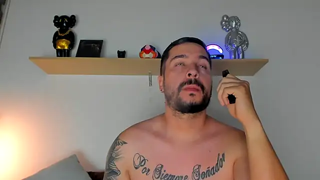 Snapshot of camilo_restrepo21 chatting on 02-09-25, 01:44 camilo restrepo21 online show from 02-09-25, 01:44