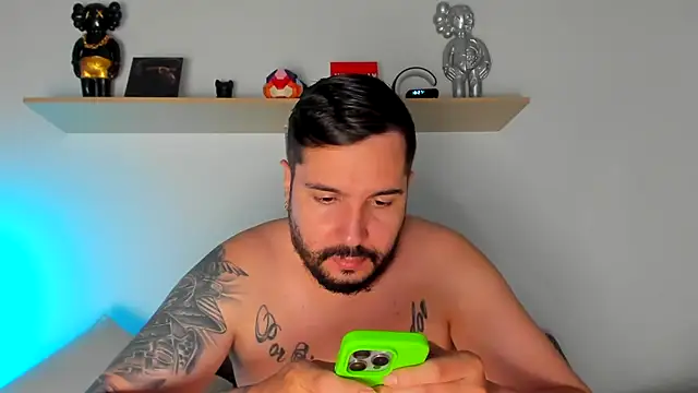 Snapshot of camilo_restrepo21 chatting on 02-15-25, 11:25 camilo restrepo21 online show from 02-15-25, 11:25