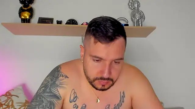 Snapshot of camilo_restrepo21 chatting on 09-23-25, 01:08 camilo restrepo21 online show from 09-23-25, 01:08