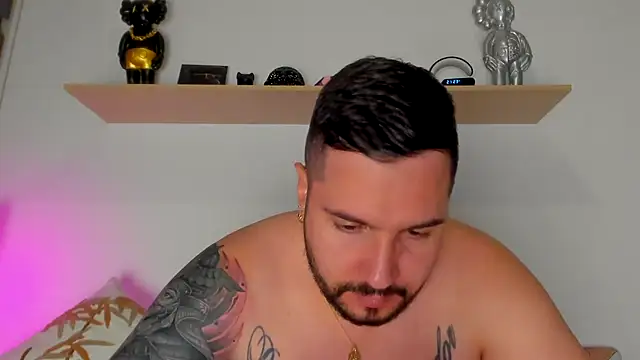 Snapshot of camilo_restrepo21 chatting on 10-02-25, 02:18 camilo restrepo21 online show from 10-02-25, 02:18