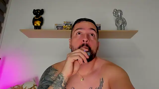 Snapshot of camilo_restrepo21 chatting on 10-17-25, 11:51 camilo restrepo21 online show from 10-17-25, 11:51