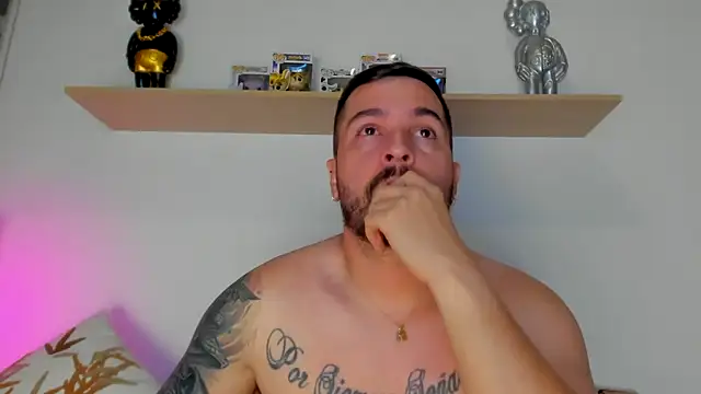 Snapshot of camilo_restrepo21 chatting on 10-20-25, 12:00 camilo restrepo21 online show from 10-20-25, 12:00