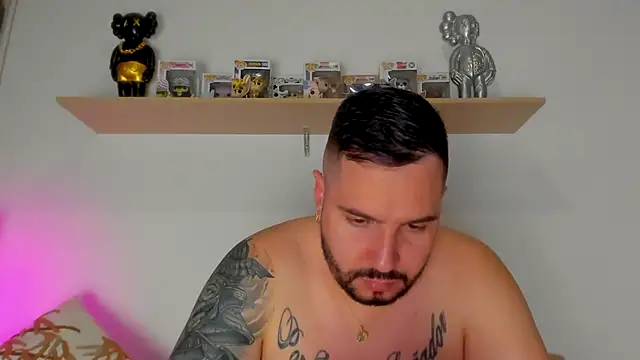 Snapshot of camilo_restrepo21 chatting on 10-25-25, 12:51 camilo restrepo21 online show from 10-25-25, 12:51