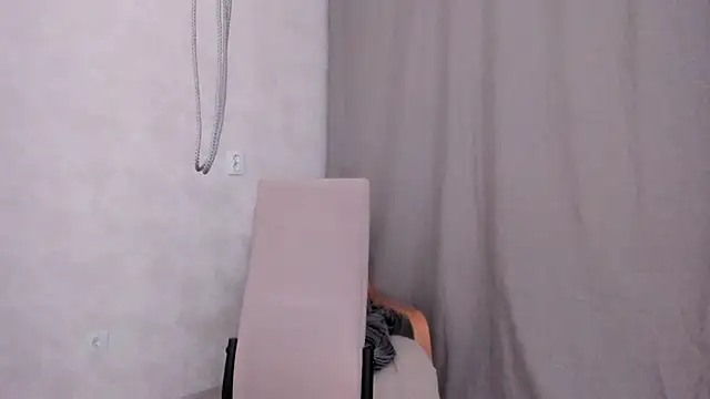 why again me online show from 02-09-25, 04:40