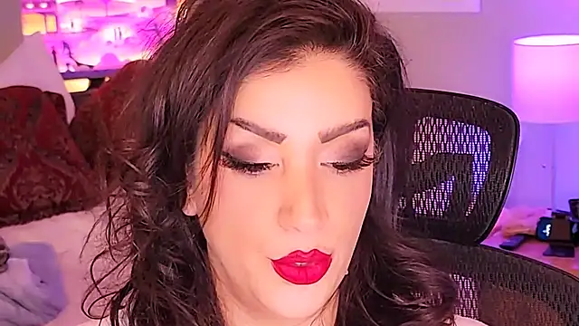 Snapshot of Wonderful_Woman chatting on 02-19-25, 02:44 Wonderful Woman online show from 02-19-25, 02:44