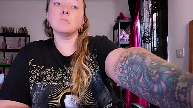 Snapshot of kisicaxx chatting on 11-03-25, 03:24 kisicaxx online show from 11-03-25, 03:24