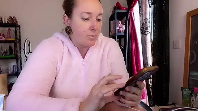 Snapshot of kisicaxx chatting on 11-13-25, 06:23 kisicaxx online show from 11-13-25, 06:23