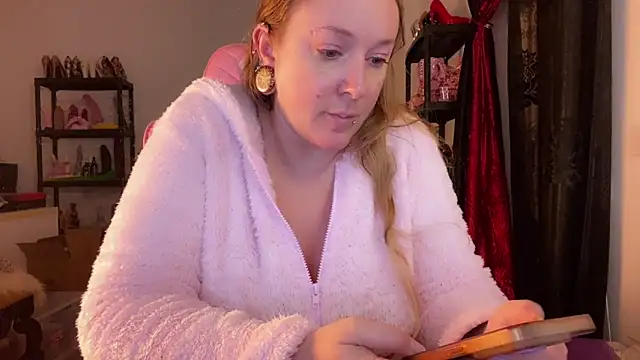 Snapshot of kisicaxx chatting on 11-13-25, 06:29 kisicaxx online show from 11-13-25, 06:29