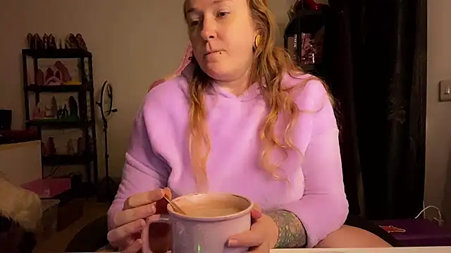 Snapshot of kisicaxx chatting on 11-23-25, 06:30 kisicaxx online show from 11-23-25, 06:30