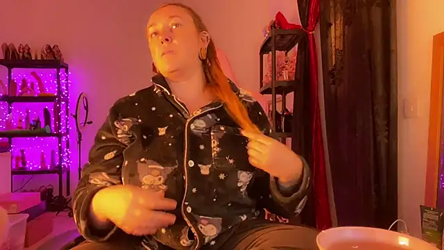 Snapshot of kisicaxx chatting on 11-24-25, 06:29 kisicaxx online show from 11-24-25, 06:29