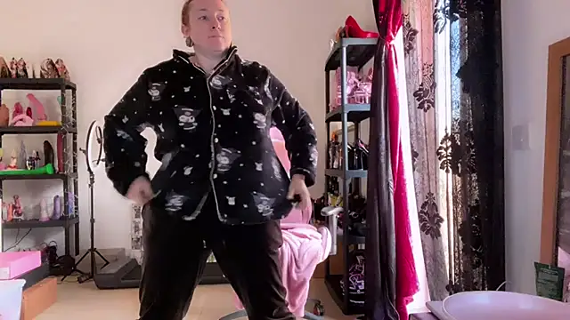 Snapshot of kisicaxx chatting on 11-25-25, 06:35 kisicaxx online show from 11-25-25, 06:35