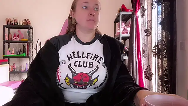 Snapshot of kisicaxx chatting on 11-27-25, 09:00 kisicaxx online show from 11-27-25, 09:00