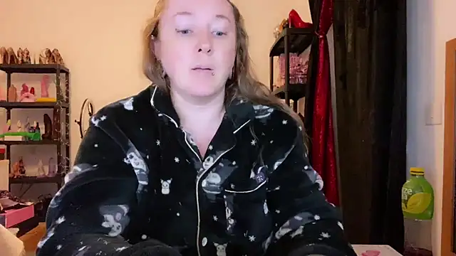 Snapshot of kisicaxx chatting on 12-14-25, 06:12 kisicaxx online show from 12-14-25, 06:12