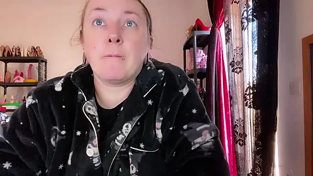 Snapshot of kisicaxx chatting on 01-12-26, 12:21 kisicaxx online show from 01-12-26, 12:21