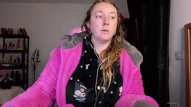 Snapshot of kisicaxx chatting on 01-14-26, 04:40 kisicaxx online show from 01-14-26, 04:40