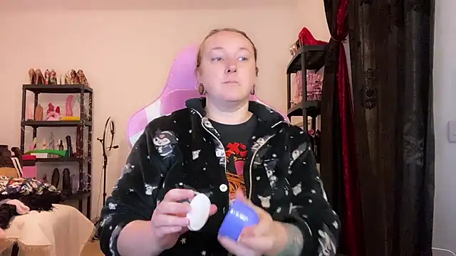 Snapshot of kisicaxx chatting on 01-14-26, 04:45 kisicaxx online show from 01-14-26, 04:45