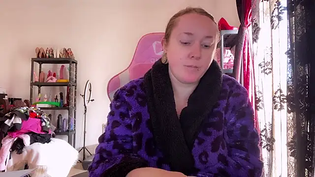 Snapshot of kisicaxx chatting on 01-17-26, 11:04 kisicaxx online show from 01-17-26, 11:04