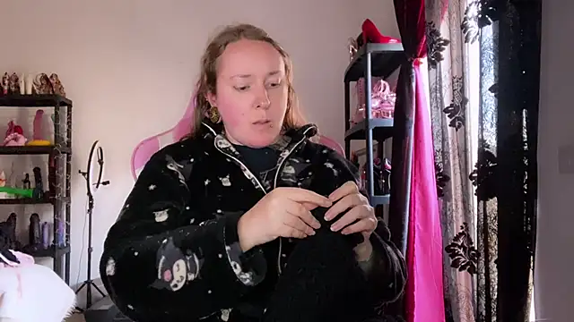 Snapshot of kisicaxx chatting on 02-11-26, 02:33 kisicaxx online show from 02-11-26, 02:33