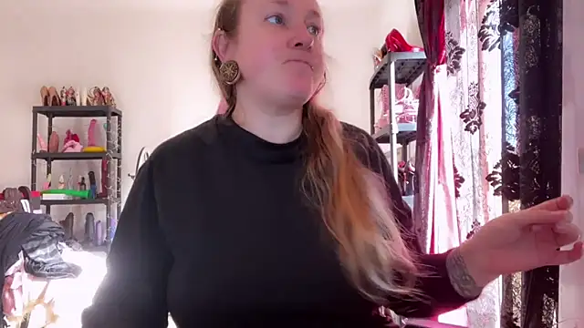 Snapshot of kisicaxx chatting on 02-19-26, 08:10 kisicaxx online show from 02-19-26, 08:10