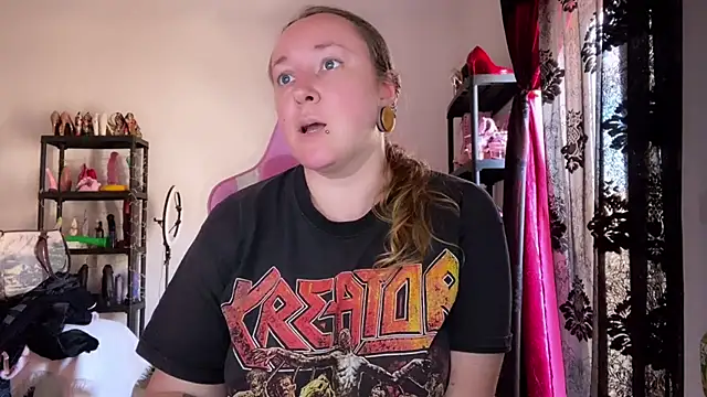 Snapshot of kisicaxx chatting on 02-25-26, 02:16 kisicaxx online show from 02-25-26, 02:16