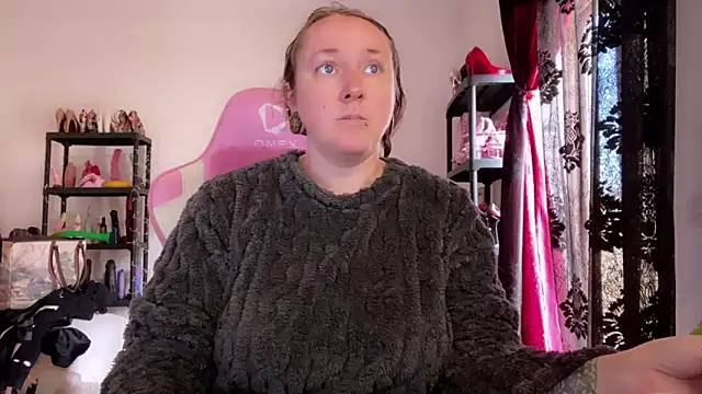 Snapshot of kisicaxx chatting on 02-26-26, 11:53 kisicaxx online show from 02-26-26, 11:53