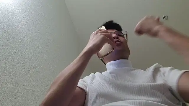Snapshot of SebastianReiss chatting on 06-17-26, 04:48 SebastianReiss online show from 06-17-26, 04:48
