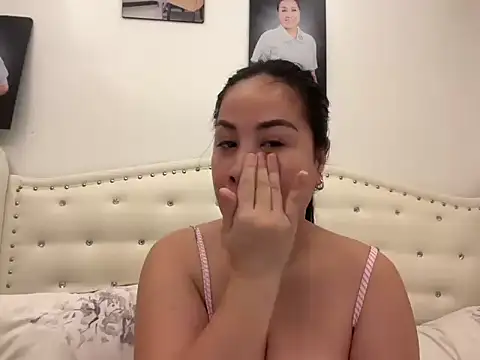 Snapshot of Tightwetholesxx chatting on 03-11-26, 01:11 Tightwetholesxx online show from 03-11-26, 01:11