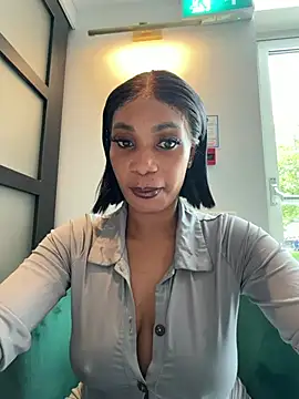 Snapshot of __Nessa__ chatting on 06-20-26, 11:35 Nessa online show from 06-20-26, 11:35