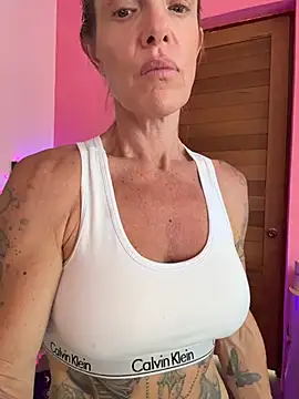 Snapshot of mommyselenafit_ chatting on 06-28-26, 04:51 mommyselenafit online show from 06-28-26, 04:51