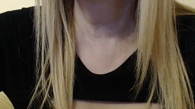 Snapshot of Tathiana chatting on 10-27-25, 07:18 Tathiana online show from 10-27-25, 07:18