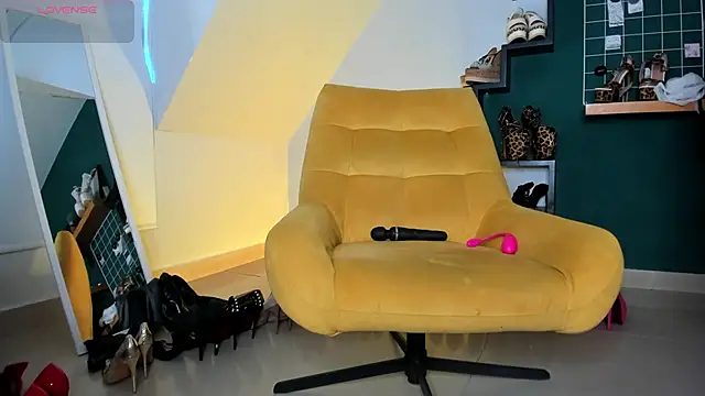 Ashley leon  online show from 06-26-26, 08:24