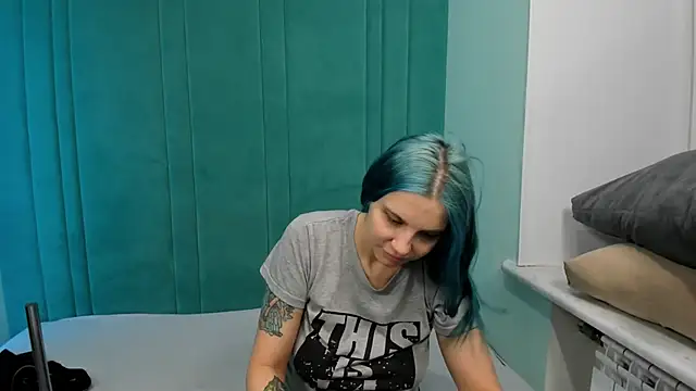 JuliaBusty online show from 12-16-25, 04:28