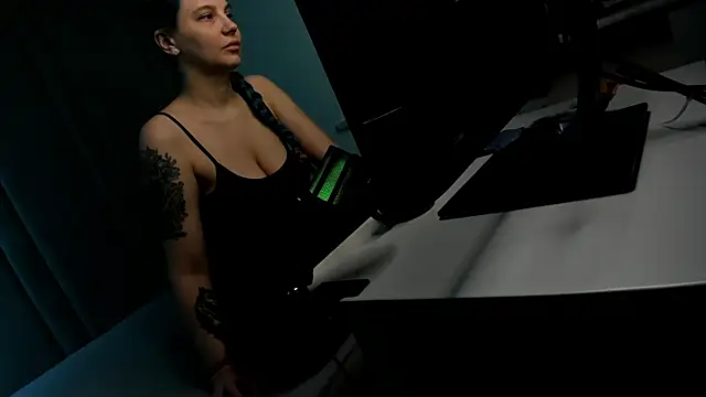 Snapshot of JuliaBusty chatting on 01-10-26, 04:58 JuliaBusty online show from 01-10-26, 04:58