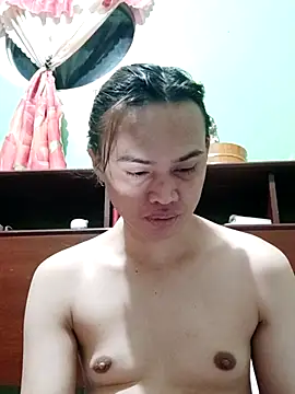 QueenSoreal online show from 11-13-25, 04:28