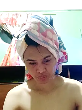 QueenSoreal online show from 12-22-25, 04:04