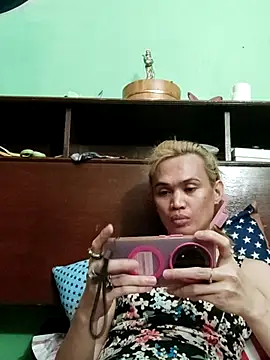 Snapshot of QueenSoreal chatting on 06-02-26, 03:36 QueenSoreal online show from 06-02-26, 03:36