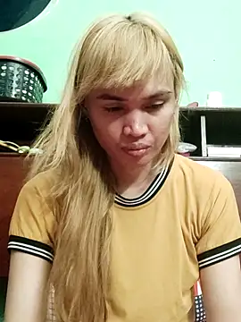 Snapshot of QueenSoreal chatting on 06-03-26, 04:12 QueenSoreal online show from 06-03-26, 04:12