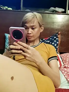 Snapshot of QueenSoreal chatting on 06-04-26, 04:18 QueenSoreal online show from 06-04-26, 04:18