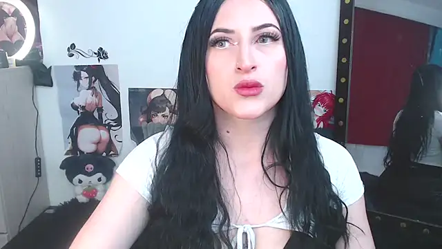 Snapshot of Evelyn_Sheeran chatting on 12-16-25, 03:00 Evelyn Sheeran online show from 12-16-25, 03:00