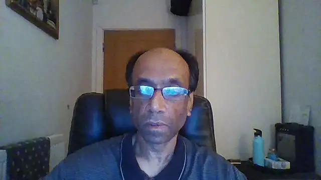 Snapshot of rauncher1 chatting on 12-17-25, 09:26 rauncher1 online show from 12-17-25, 09:26