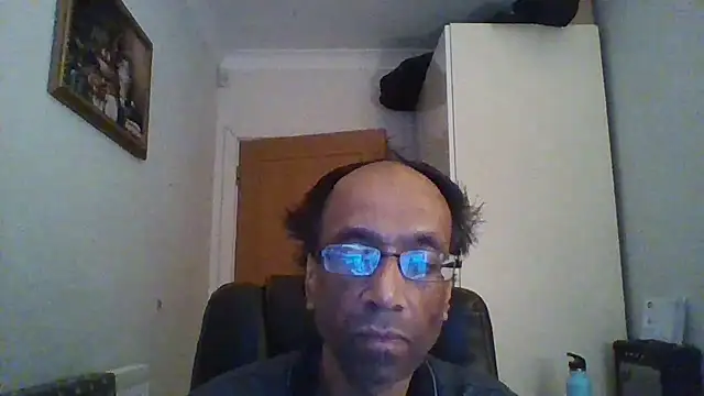 Snapshot of rauncher1 chatting on 12-18-25, 09:59 rauncher1 online show from 12-18-25, 09:59