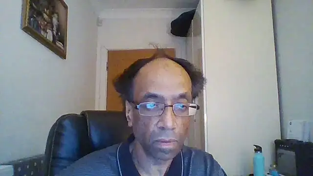 Snapshot of rauncher1 chatting on 12-19-25, 10:11 rauncher1 online show from 12-19-25, 10:11