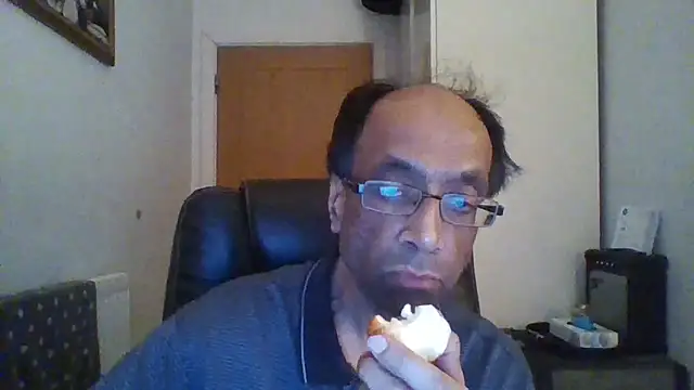 Snapshot of rauncher1 chatting on 12-19-25, 11:56 rauncher1 online show from 12-19-25, 11:56