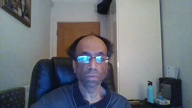 Snapshot of rauncher1 chatting on 12-22-25, 01:13 rauncher1 online show from 12-22-25, 01:13