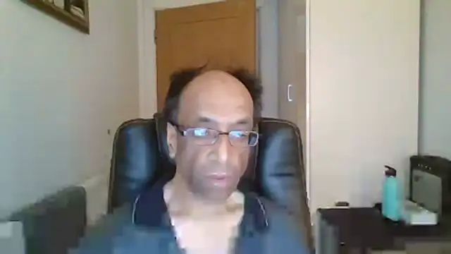 Snapshot of rauncher1 chatting on 03-12-26, 09:15 rauncher1 online show from 03-12-26, 09:15