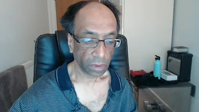 Snapshot of rauncher1 chatting on 03-19-26, 09:02 rauncher1 online show from 03-19-26, 09:02