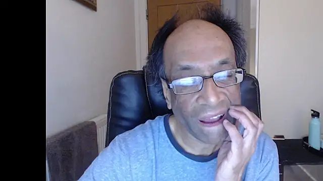 Snapshot of rauncher1 chatting on 04-06-26, 07:53 rauncher1 online show from 04-06-26, 07:53